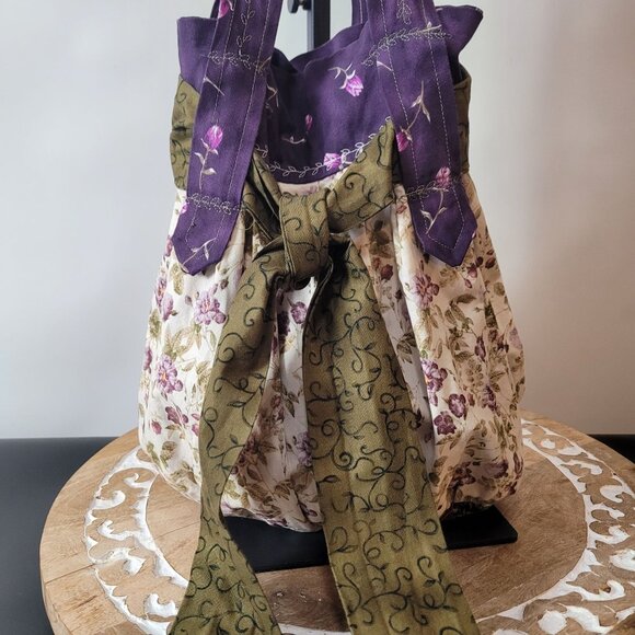 Vintage-Inspired Floral Drawstring Bag With Purple & Green Accents Cottagecore - Picture 2 of 11